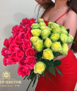 Микс из 45 алых и желтых эквадорских роз